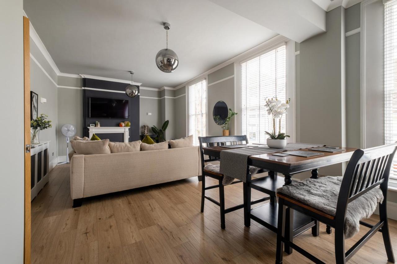 Stylish Central Apartment With Parking & Lift Bury St. Edmunds Exterior photo