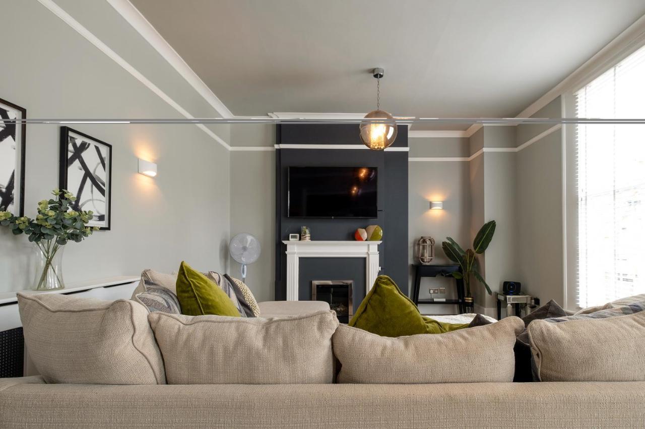 Stylish Central Apartment With Parking & Lift Bury St. Edmunds Exterior photo