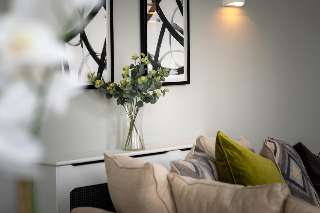 Stylish Central Apartment With Parking & Lift Bury St. Edmunds Exterior photo