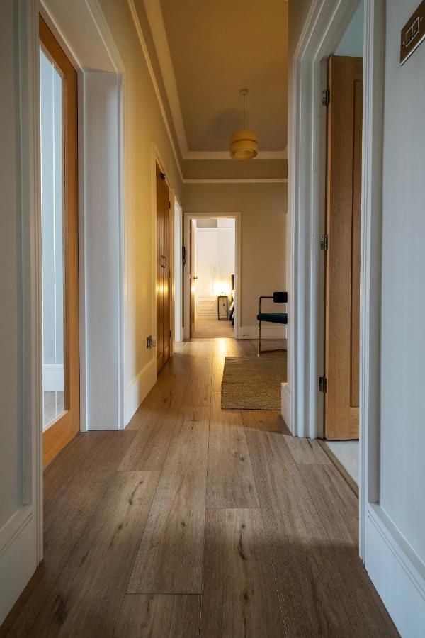 Stylish Central Apartment With Parking & Lift Bury St. Edmunds Exterior photo