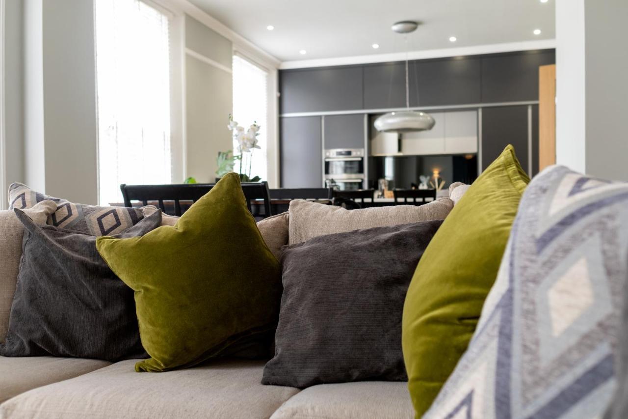 Stylish Central Apartment With Parking & Lift Bury St. Edmunds Exterior photo
